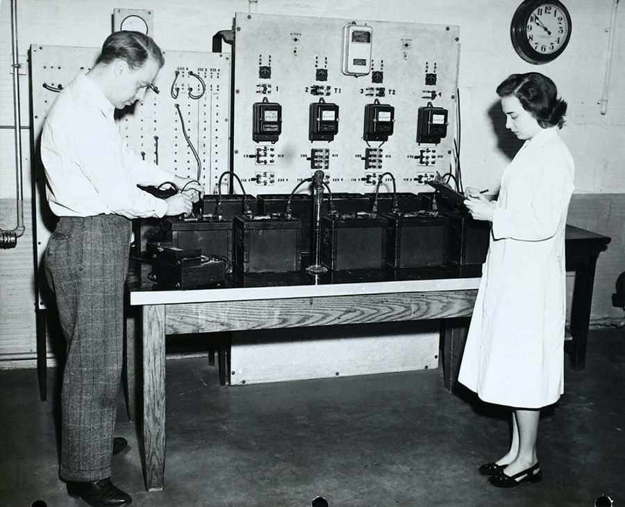 Two scientist doing labwork at NIST